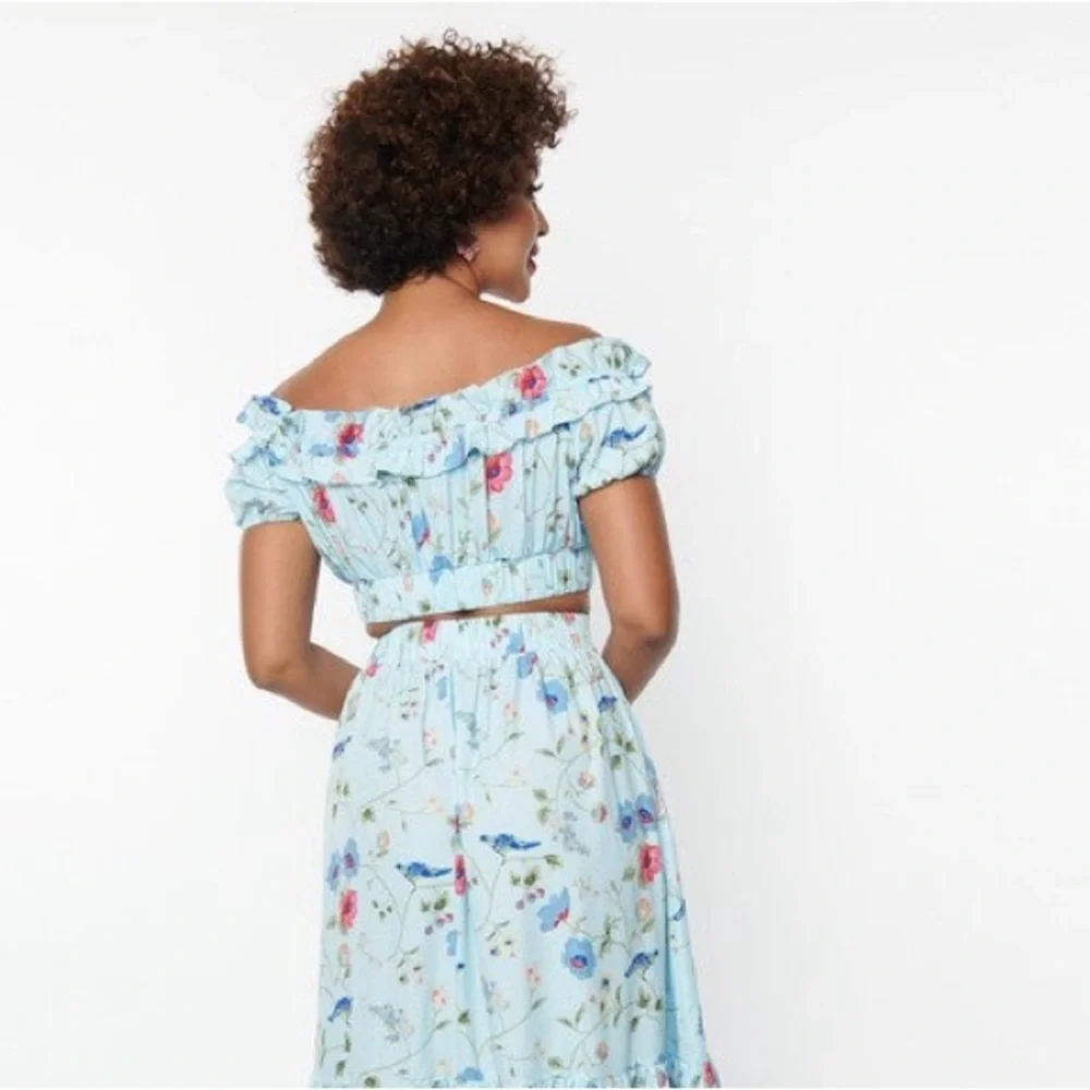Unique Vintage sz 14 Blue Floral Bird cropped off-shoulder top blouse ruffle - Picture 2 of 6